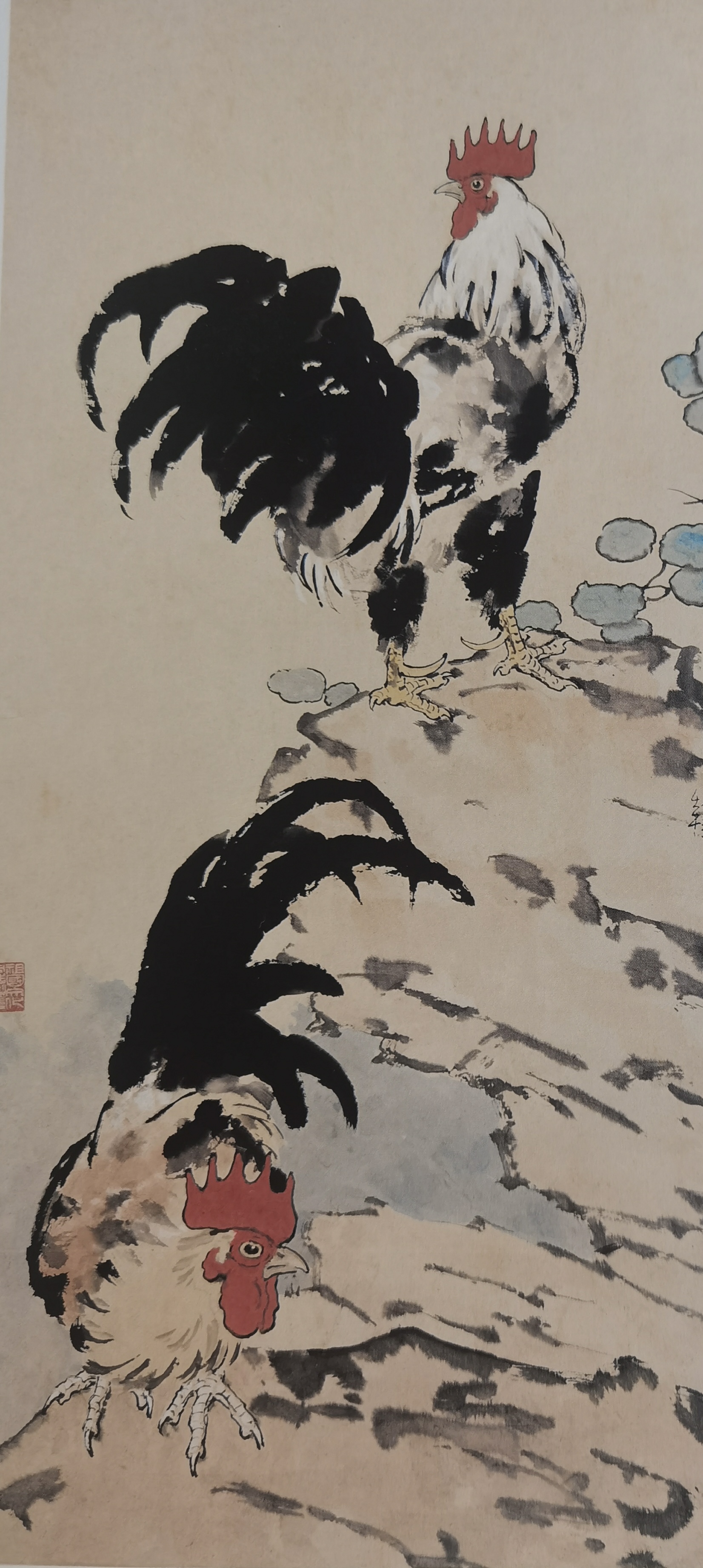 <h2>双雄图</h2><p>作者：徐悲鸿</p><p>创作年代：1942年</p><p>规格：88.3×41.4cm</p><p>品类：纸本设色</p>